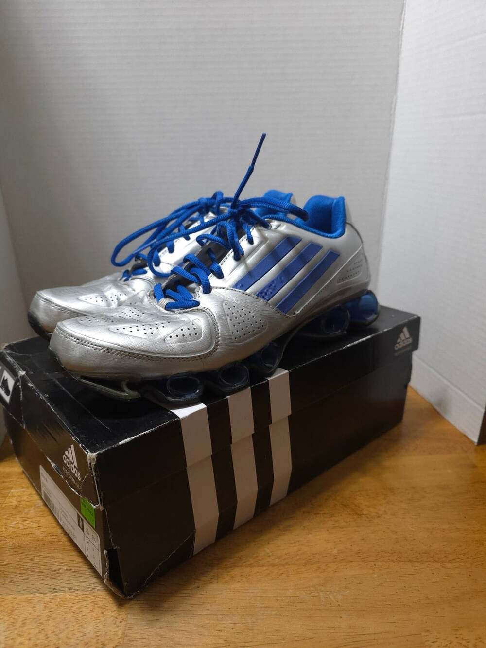 Adidas Response Bounce Size 9.5 Silver Blue Sneakers